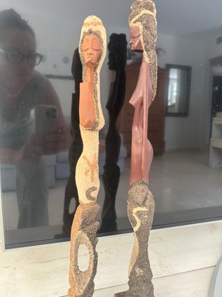 Esculturas de madera y piedra