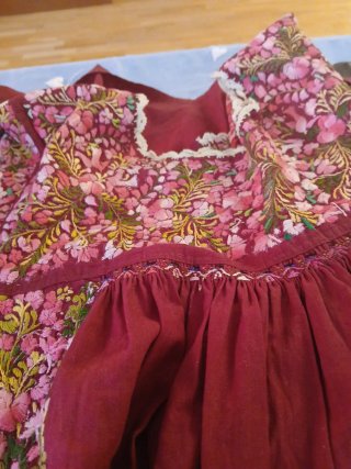 Traje Mexicano Guinda Bordado