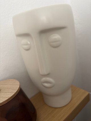 Adorno de mesa cara cerámica beige