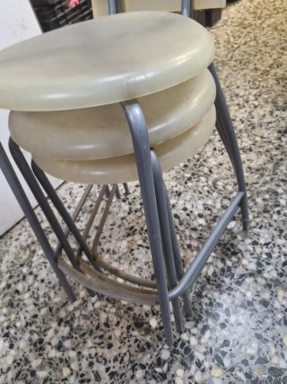 Sillas altas apilables para barra
