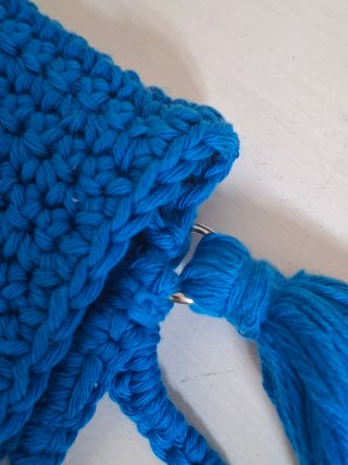 Bolso de mano azul con adorno 27x15 cm