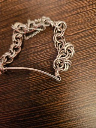 Pulsera de plata con placa grabada