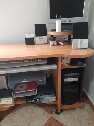 Mesa de escritorio madera y metal