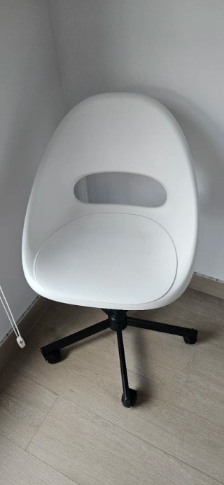 Silla IKEA LOBERGET/MALSKÄR blanca y negra