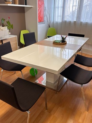 Mesa de comedor moderna