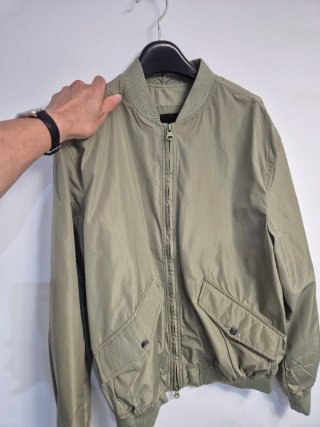 Chaqueta bomber verde militar