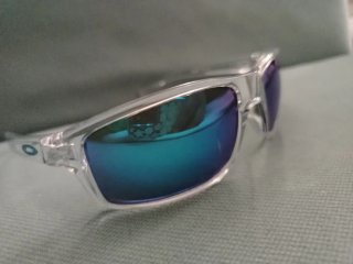 Gafas de sol Oakley azules y turquesas