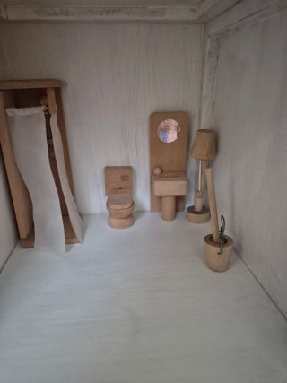Casita de muñecas de madera