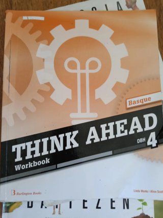 Libro de texto THINK AHEAD 4 DBH