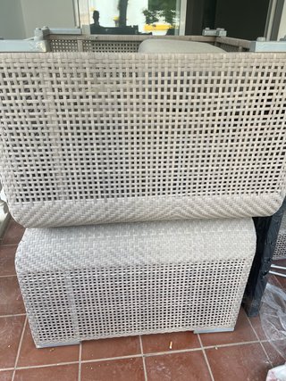 Sofá de terraza beige y gris