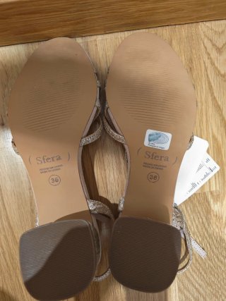 Sandalias Sfera Beige y Doradas Talla X