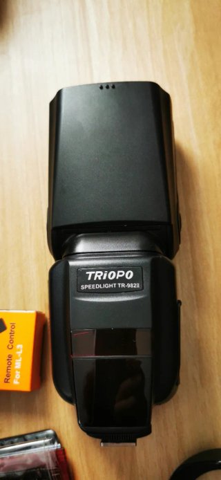 Cámara Nikon D3100 con accesorios