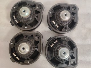 Altavoces Mercedes W176 W246