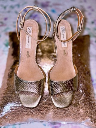 Sandalias doradas Maria Mare