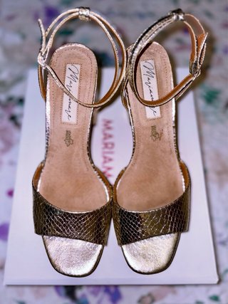 Sandalias doradas Maria Mare