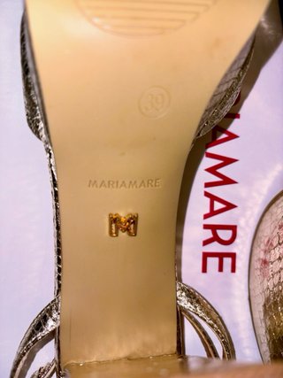 Sandalias doradas Maria Mare