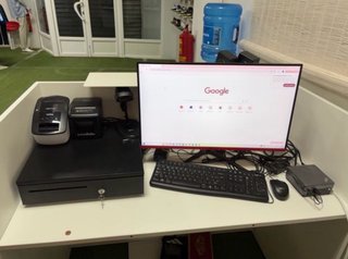 Mostrador Tienda con Ordenador y Accesorios