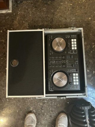 Controlador DJ Traktor Kontrol S2