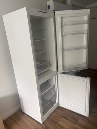 Nevera y lavavajillas blanco