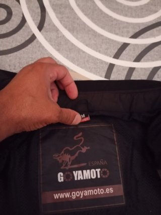Chaqueta de moto negra y blanca