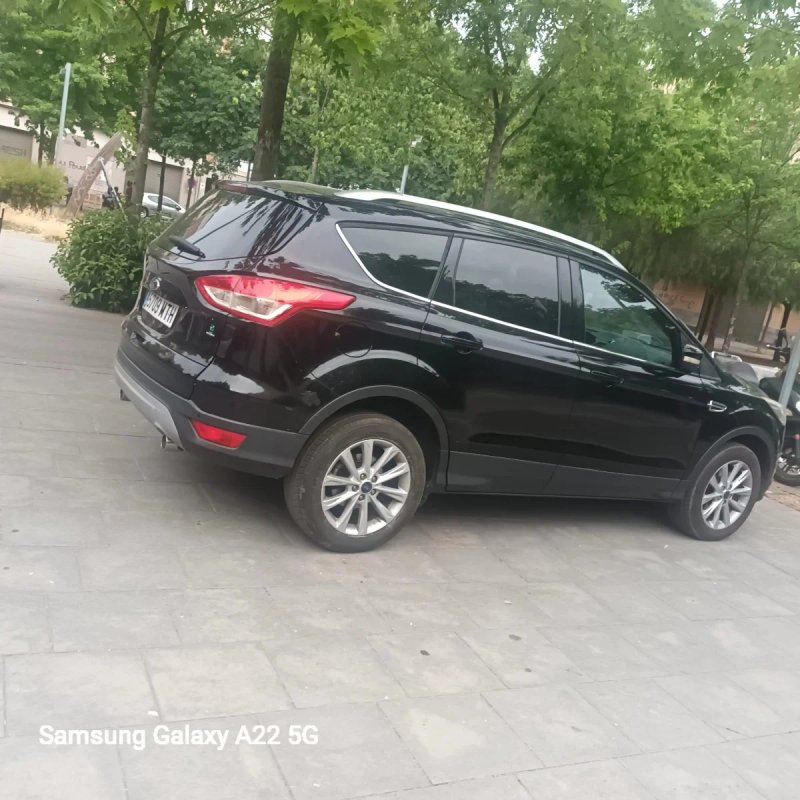 Ford Kuga 2015 - foto 1