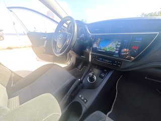 Toyota Auris 1.8 140H Advance Touring Sports
