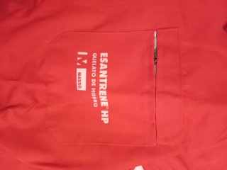 Mono de trabajo rojo