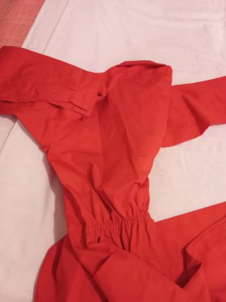 Mono de trabajo rojo