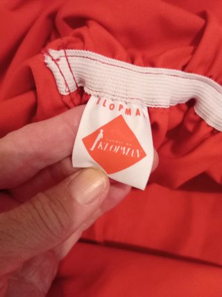 Mono de trabajo rojo
