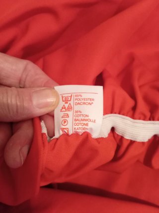 Mono de trabajo rojo
