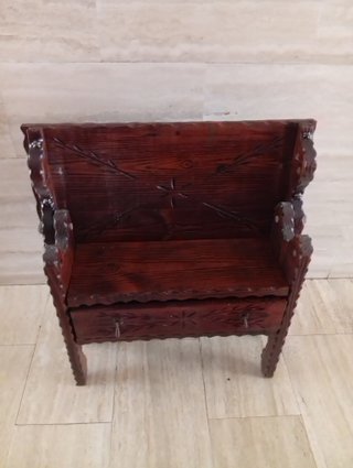 Mueble vintage de madera tallada