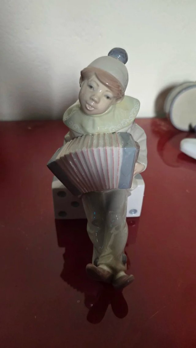Figura Lladro Payaso Pierrot Acordeón