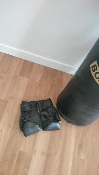 Saco de boxeo Boxing y guante, peso 6 kilo