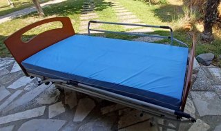 Cama hospitalaria articulada