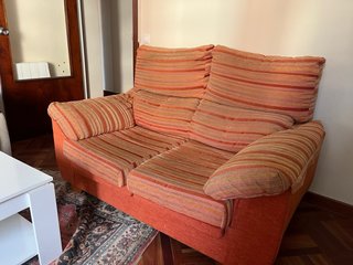 Sofá 2 plazas naranja rayas buen estado