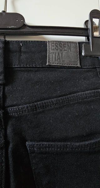 Pantalón pitillo Bershka 34 talle alto desgarrado