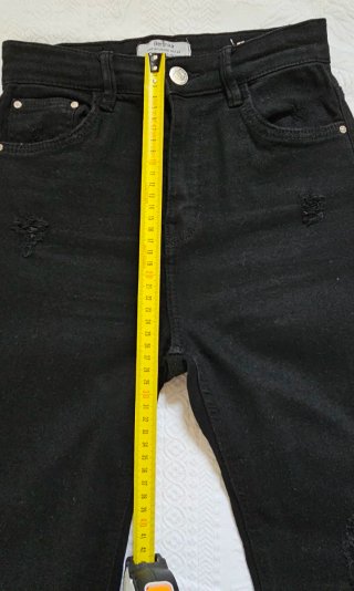 Pantalón pitillo Bershka 34 talle alto desgarrado