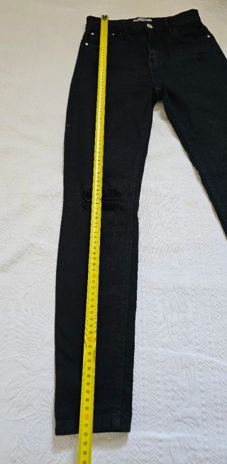 Pantalón pitillo Bershka 34 talle alto desgarrado