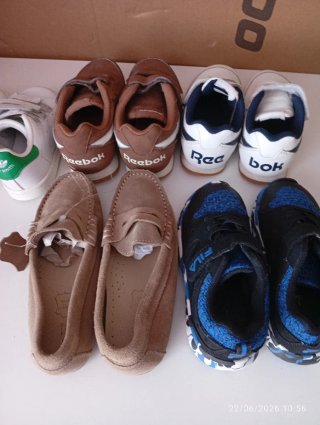 Lote de zapatillas deportivas y mocasines