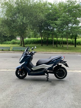 Scooter Eléctrica B o A1 Azul