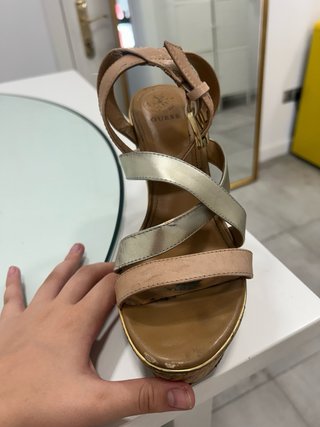 Sandalias Guess Cuña Marrón Claro