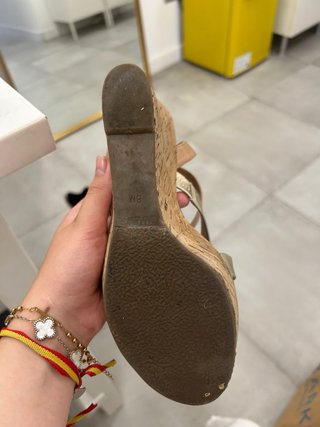 Sandalias Guess Cuña Marrón Claro