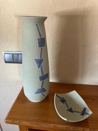 Juego de cerámica: florero y plato