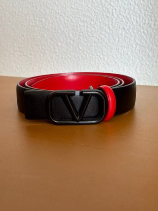 Cintura nera con interno rosso