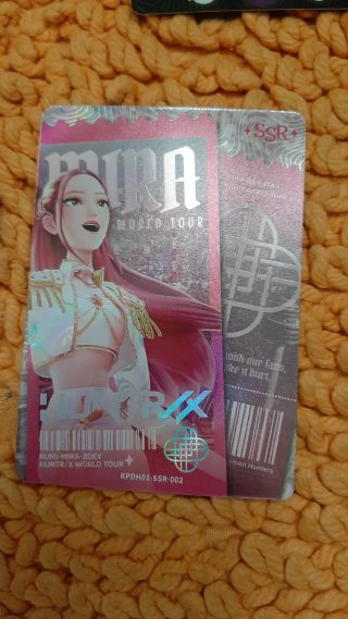 K-Pop Photocards e Amuleti