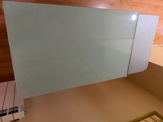 Mesa de comedor cristal y patas de metal