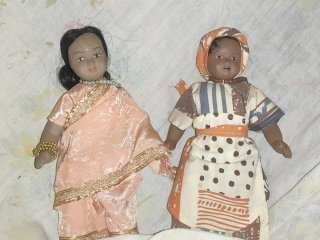 Bambole con vestiti tradizionali