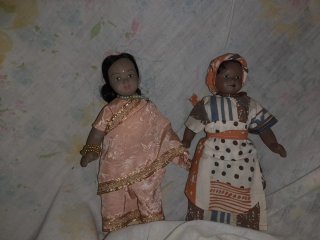 Bambole con vestiti tradizionali