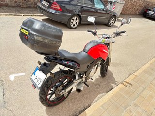 Moto MH 125 Naked Negra/Roja