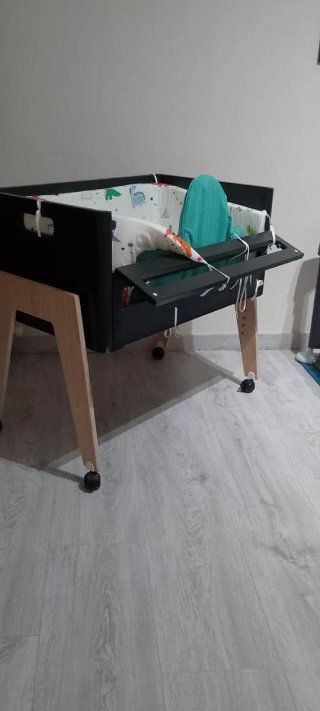 Cuna para bebé con ruedas ,marca micuna